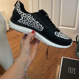 NWOT Delmar Remi Spot Print Vionic Sneakers